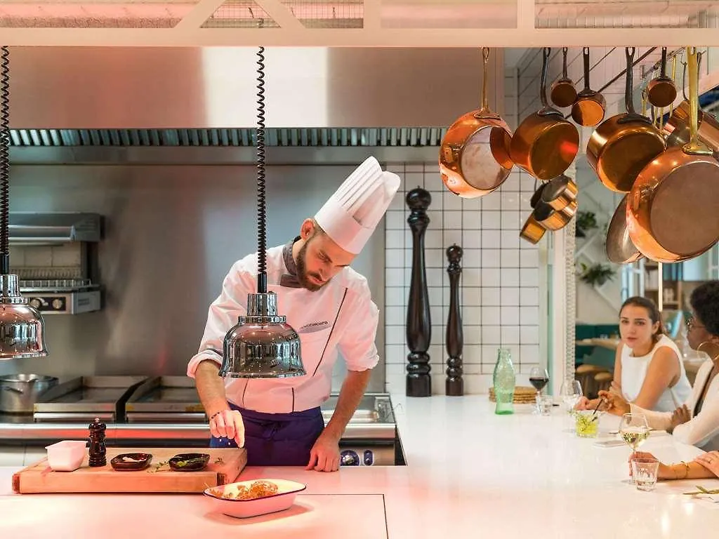 Novotel Paris Centre Gare Montparnasse 4*,